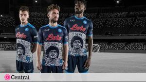Presenta N&aacute;poles playera de colecci&oacute;n en honor a Maradona