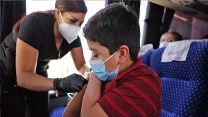 Gobierno de Nuevo León lleva a menores a vacunar a EU; así inicia la vacunación de niños