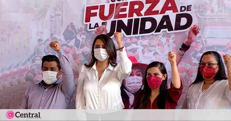 Ang&eacute;lica Alvarado en una rueda de presa convocada en Huejotzingo