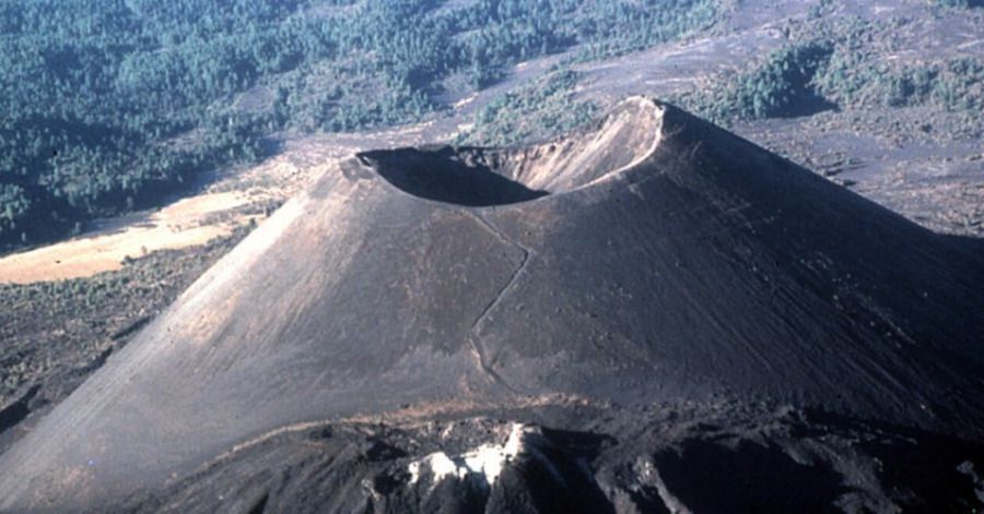 El Paricutín, el volcán más joven del mundo, cerca de Uruapan.