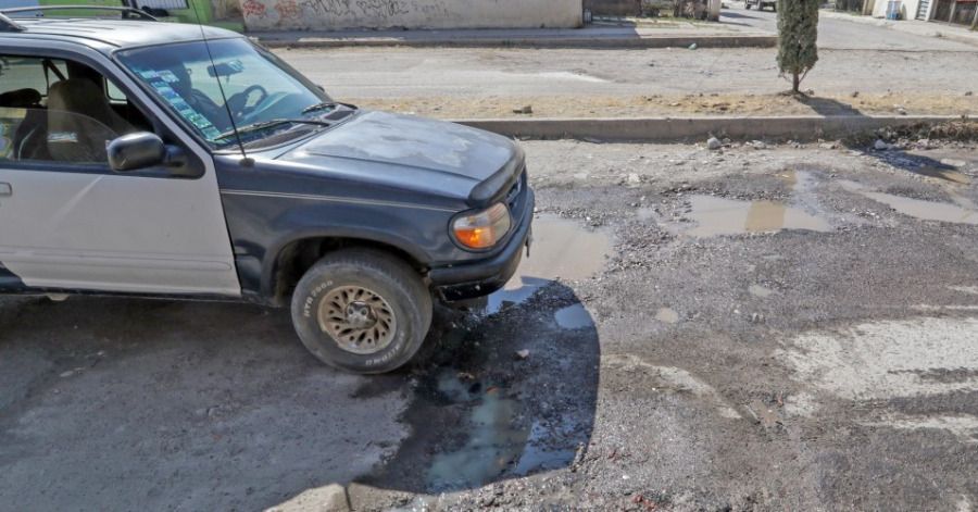 Baches e inseguridad, los problemas que m&aacute;s aquejan a los poblanos en la capital: ENSU