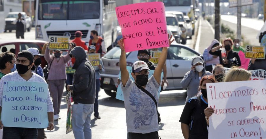 &iexcl;Que empiece la obra! Se manifiestan locatarios del Mercado Amalucan