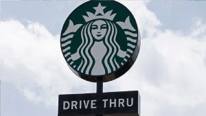 Empleados de Starbucks luchan por crear primer sindicato en EU