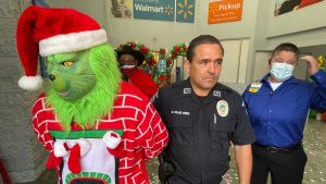 Incre&iacute;ble, pero cierto: Detienen en Texas al Grinch; se robar&iacute;a la Navidad