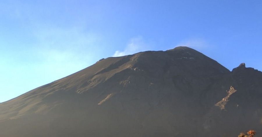 Volcán Popocatépetl expulsó ligera cantidad de ceniza durante la madrugada