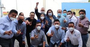 Genoveva Huerta con simpatizantes.