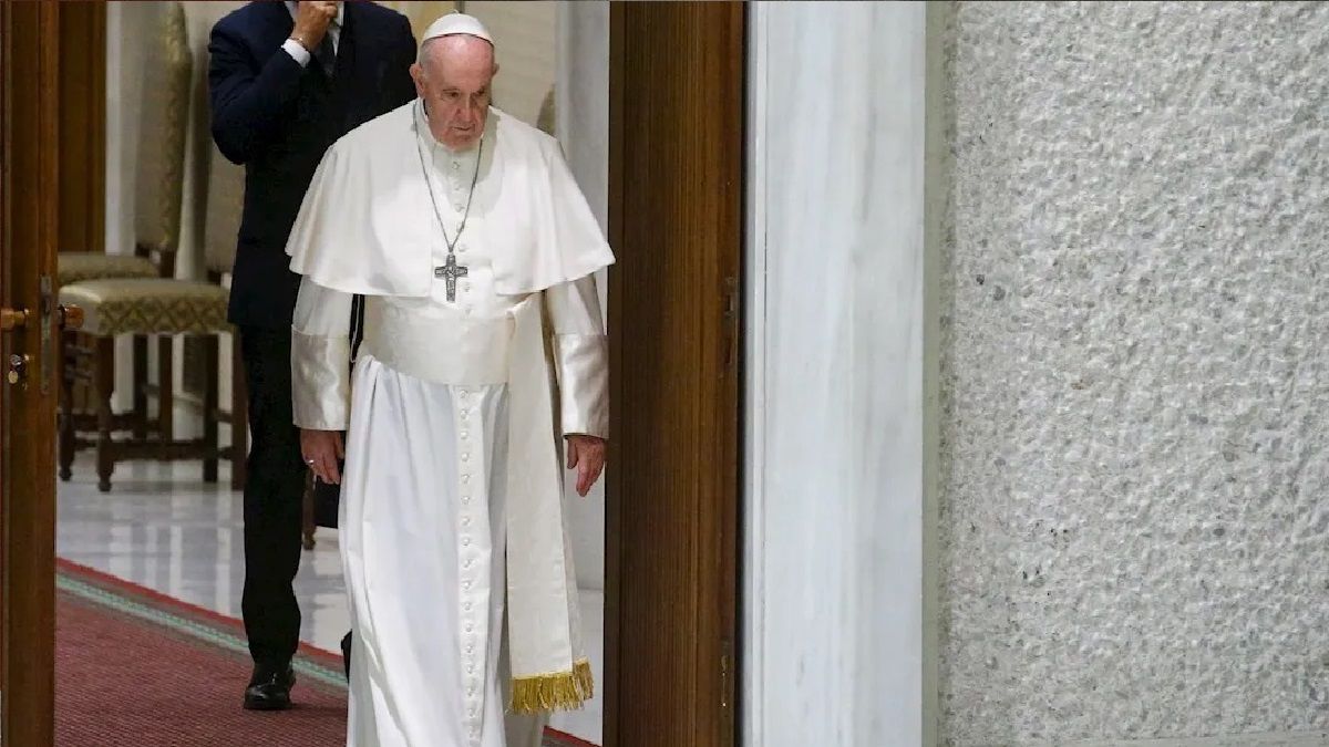 Sacerdote ortodoxo le grita “¡Eres un hereje!” al Papa Francisco