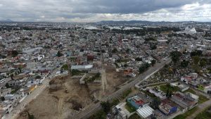 Barbosa promete mejores condiciones de urbanizaci&oacute;n para habitantes que perdieron su casa en Xochimehuacan