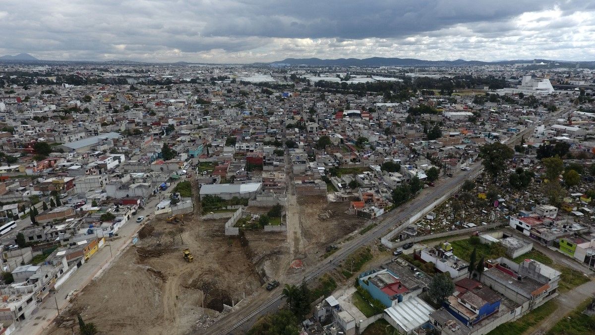 Barbosa promete mejores condiciones de urbanización para habitantes que perdieron su casa en Xochimehuacan