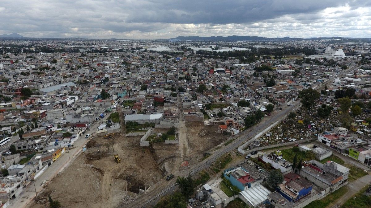 Barbosa promete mejores condiciones de urbanizaci&oacute;n para habitantes que perdieron su casa en Xochimehuacan