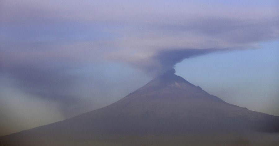 Alertan por caída de ceniza del volcán Popocatépetl en la ciudad de Puebla