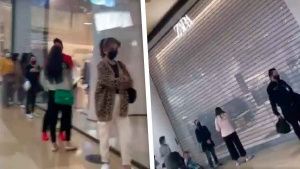 En el primer d&iacute;a de rebajas, hacen una larga fila en Zara de Angel&oacute;polis