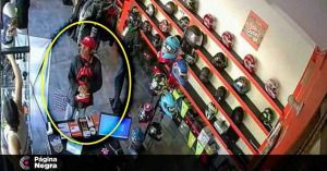 Asalta negocio y agrede a una mujer en una tienda para motociclistas en Puebla