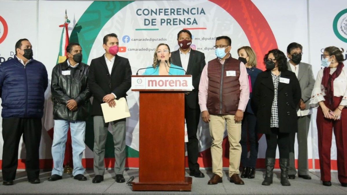 Regidores de Puebla piden que la Secretar&iacute;a del Trabajo intervenga para devolver bases entregadas por Claudia Rivera