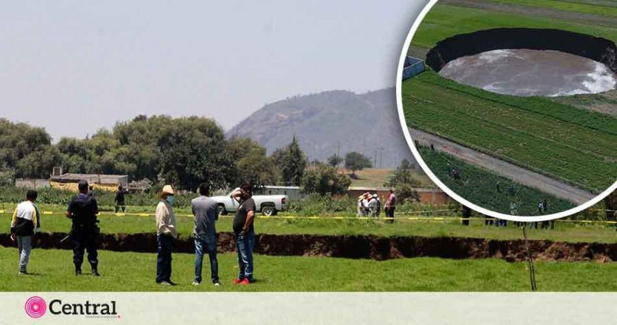 El r&iacute;o que est&aacute; a medio kil&oacute;metro del lugar donde se abri&oacute; la tierra en Santa Mar&iacute;a Zacatepec, en el municipio de Juan C. Bonilla, tiene un aroma desagradable como a Azufre y en su orilla hay aves muertas.