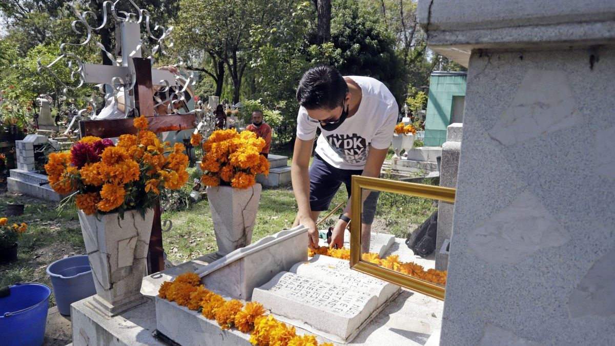 Gobierno de Puebla buscar&aacute; predio para nuevo pante&oacute;n; decesos por covid saturaron los existentes