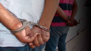 Detienen a dos hombres por posesión de sustancias ilícitas al sur de Puebla