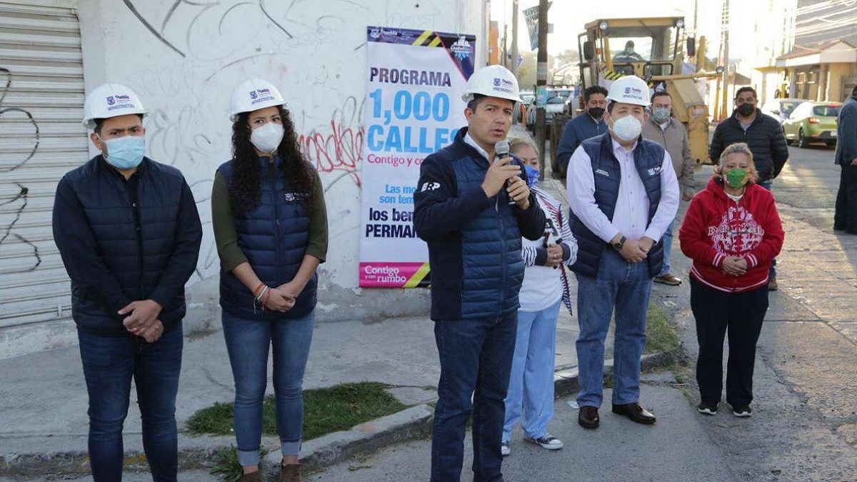 Eduardo Rivera P&eacute;rez arranca obras de construcci&oacute;n de pavimento en Mayorazgo
