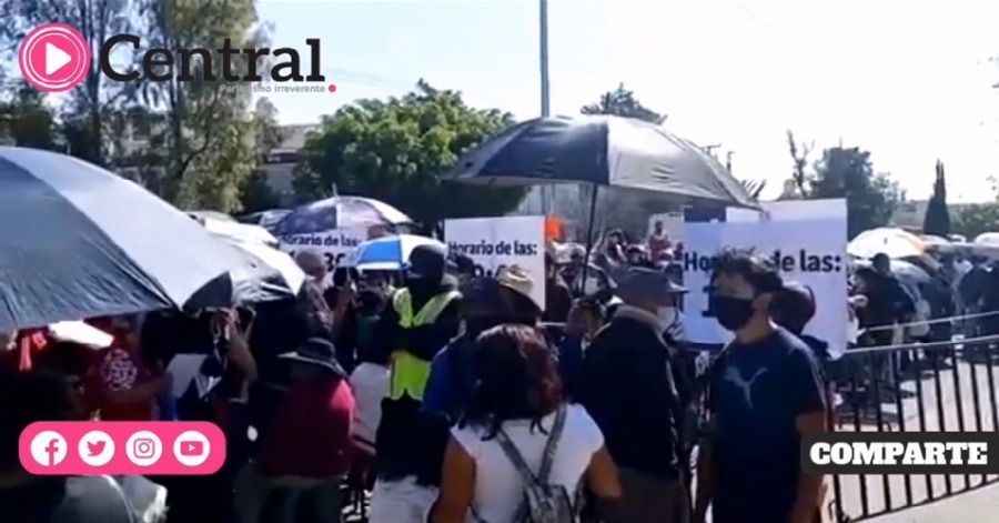 Con un infarto y desmayos, inicia segundo d&iacute;a de Vacunaci&oacute;n Covid en Puebla