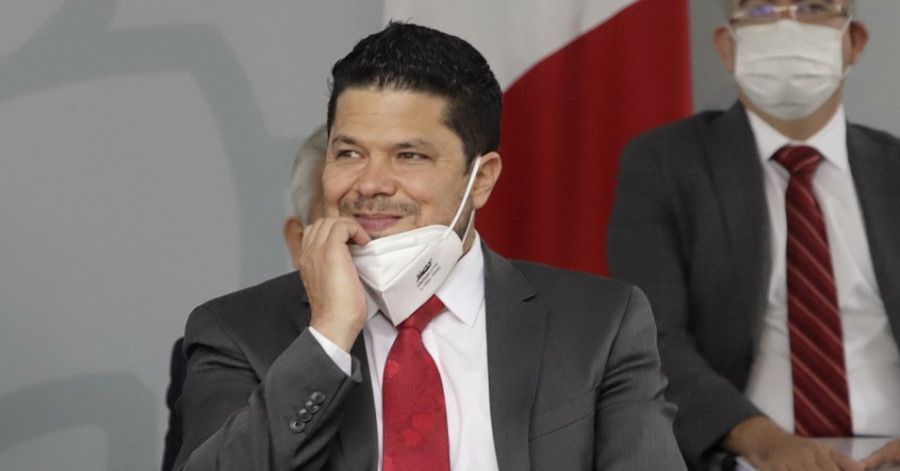 Gabriel Biestro dej&oacute; a perfiles suyos en el Congreso.