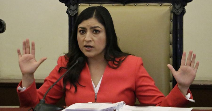 250 funcionarios de Claudia Rivera han renunciado voluntariamente a la nueva administraci&oacute;n.