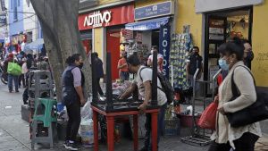 Segom reconoce que ambulantes del Centro de Puebla los rebasan; persistirá en el diálogo para su retiro