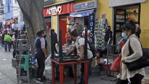 Segom reconoce que ambulantes del Centro de Puebla los rebasan; persistir&aacute; en el di&aacute;logo para su retiro