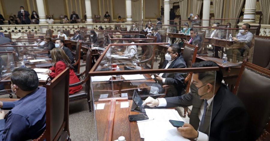 La diputada Carmen Cabrera dijo que primero dialogar&aacute;n entre ellos, cuando a la Legislatura le restan dos meses y medio.