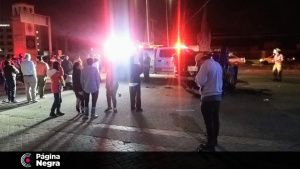 Volcadura deja a un conductor lesionado en el bulevar Hermanos Serd&aacute;n