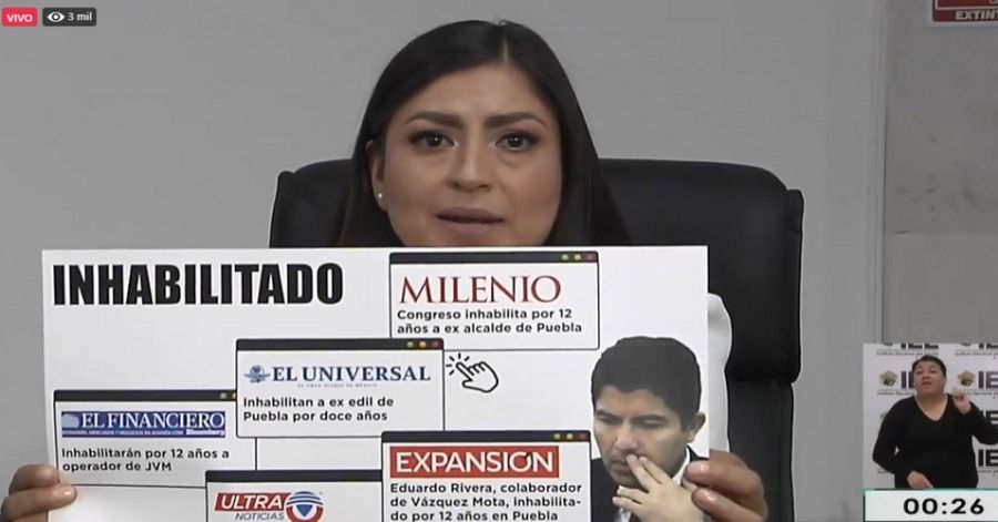 La candidata de Morena a la alcald&iacute;a de Puebla, Claudia Rivera Vivanco critic&oacute; a su contrincante del PAN, Eduardo Rivera P&eacute;rez por no haber defendido la ciudad del ex gobernador Rafael Moreno Valle y haber permitido que le quitara a los polic&iacute;as.
