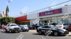 Reportan asalto a cuentahabiente en la entrada de BanBajio en Puebla
