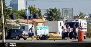 Choque entre auto y motocicleta deja dos lesionados en el bulevar Carmelitas