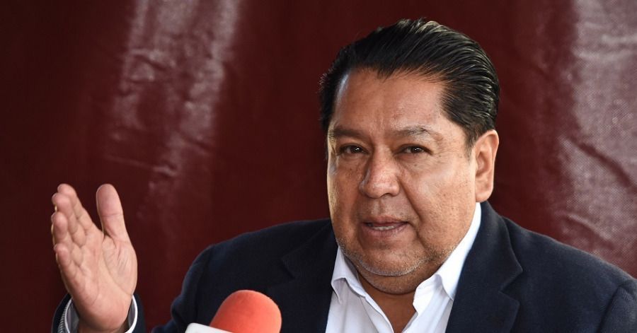 Guillermo Ar&eacute;chiga no deb&iacute;a entregar concesiones hasta regularizar el transporte.