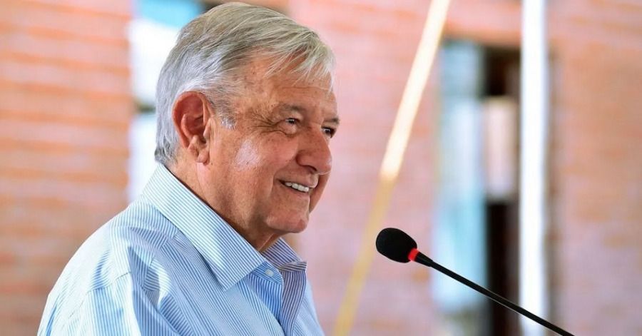 AMLO firma decreto para regularizar millones de autos &ldquo;chocolate&rdquo;