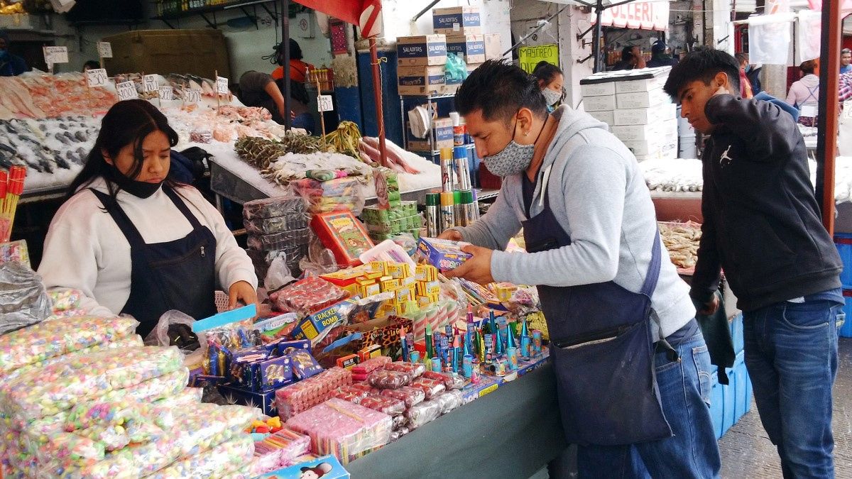 Barbosa ordena a la Segob vigilar venta de pirotecnia en redes sociales