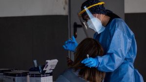 Desabasto de pruebas anticovid a nivel mundial por &Oacute;micron