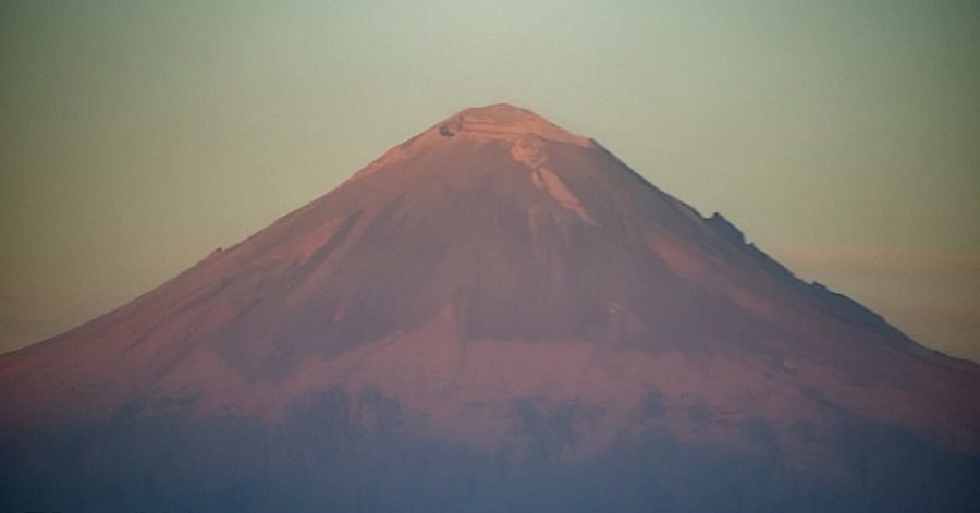 Así amaneció este jueves el volcán Popocatépetl