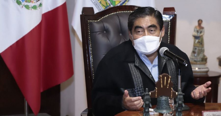 El gobernador no se ha inoculado contra el coronavirus.