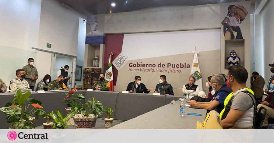 Gobierno de Puebla confirma un muerto y 11 heridos por explosi&oacute;n en Xochimehuacan.