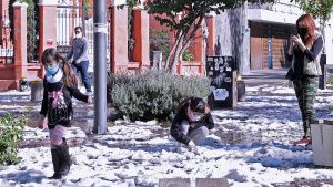 ¡Como de película! El Paseo Bravo de Puebla amanece cubierto de nieve