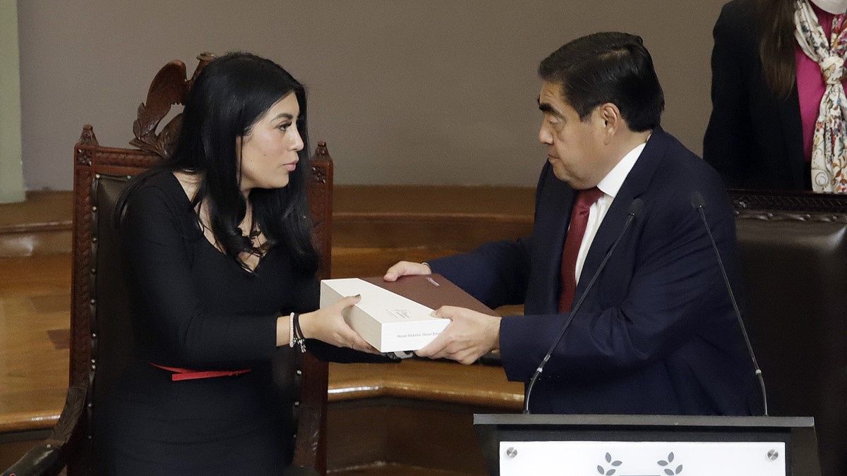 Atendimos en forma a v&iacute;ctimas de los dos desastres que marcaron a Puebla este a&ntilde;o: Barbosa