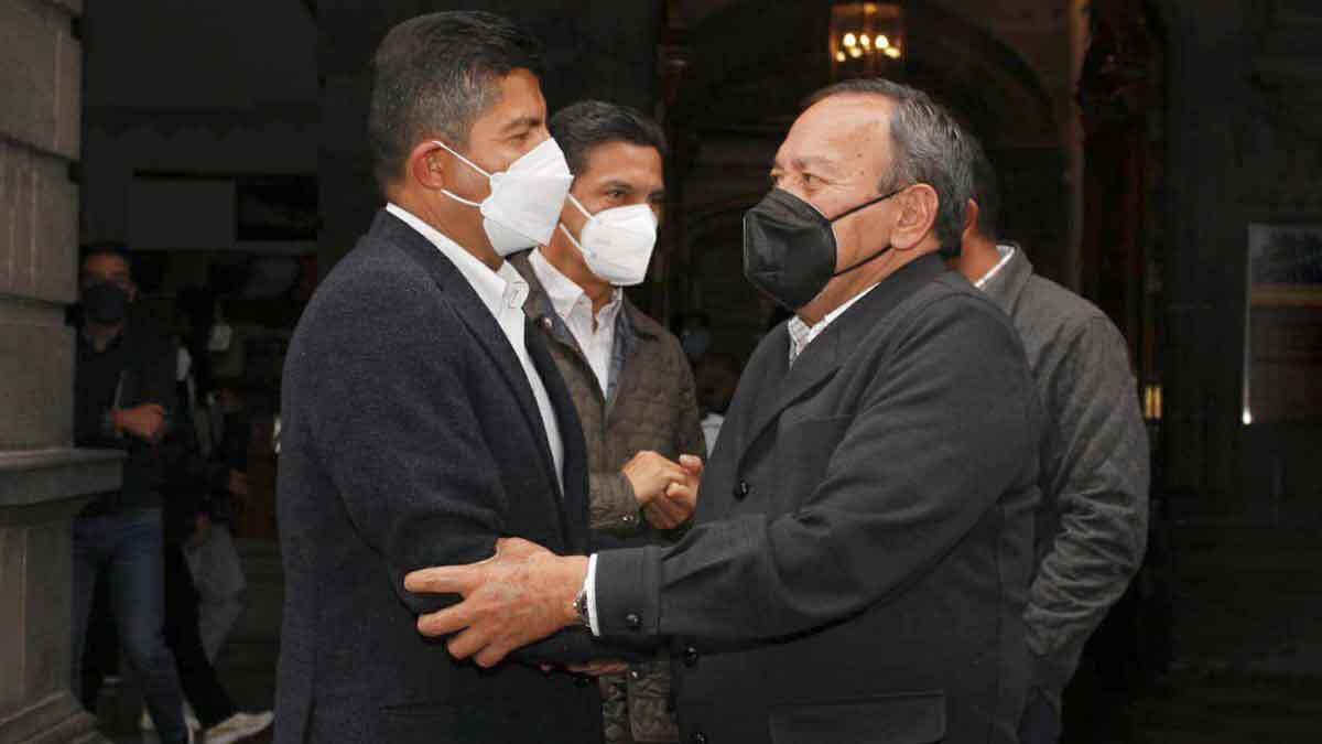 Jesus Zambrano visita Puebla y se reúne con Eduardo Rivera