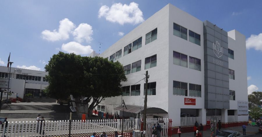 Hospitales del IMSS e Issste en Puebla, a punto del colapso por coronavirus; reportan ocupaci&oacute;n del 90%