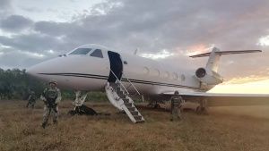 Confiscan en Chiapas un avión cargado con 246 kilos de sustancias ilícitas