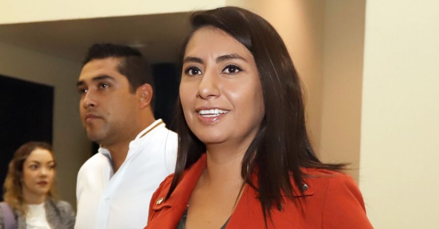 Ang&eacute;lica Alvarado pide licencia para ir por la reelecci&oacute;n en Huejotzingo