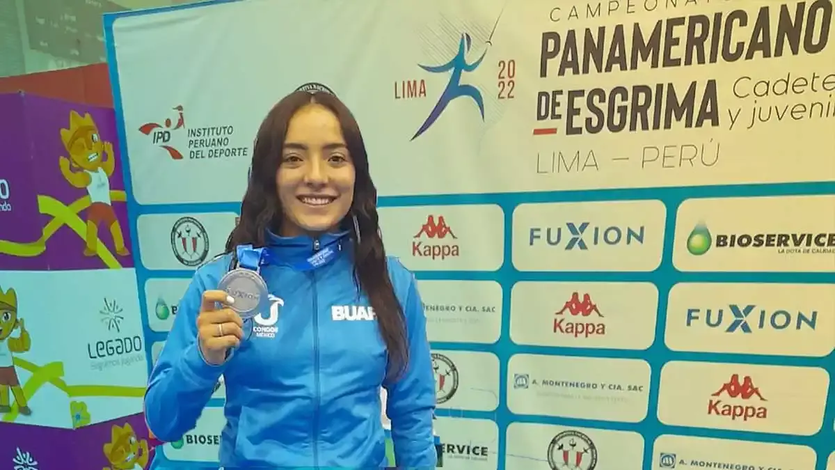 Alumna BUAP obtiene medalla de plata en Esgrima.