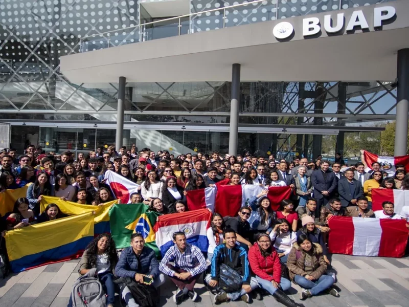 BUAP firma convenio con el Instituto Cervantes de España.