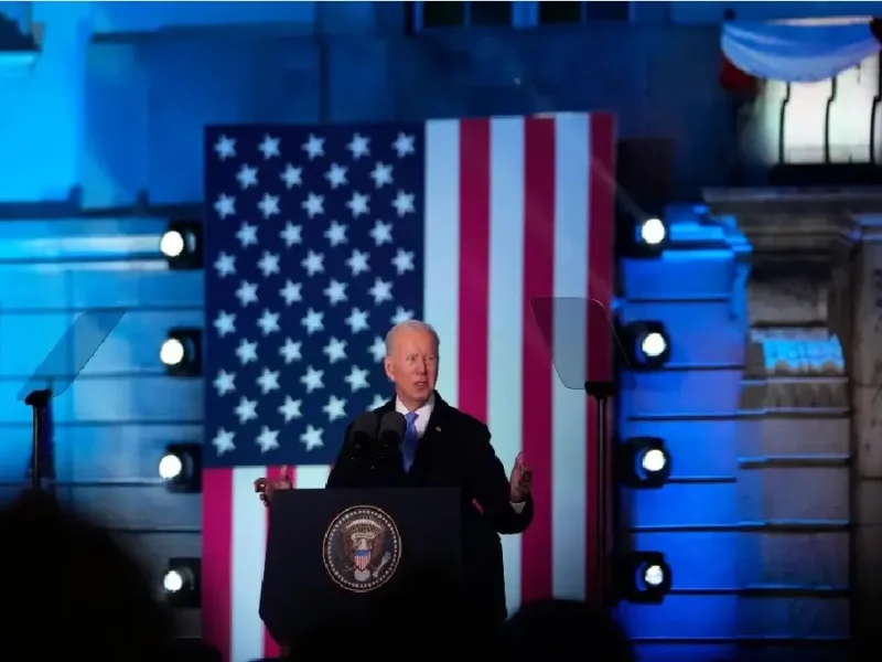 Biden dice que Putin “no puede permanecer en el poder”