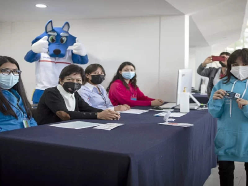 Hacen entrega de credenciales en la BUAP.