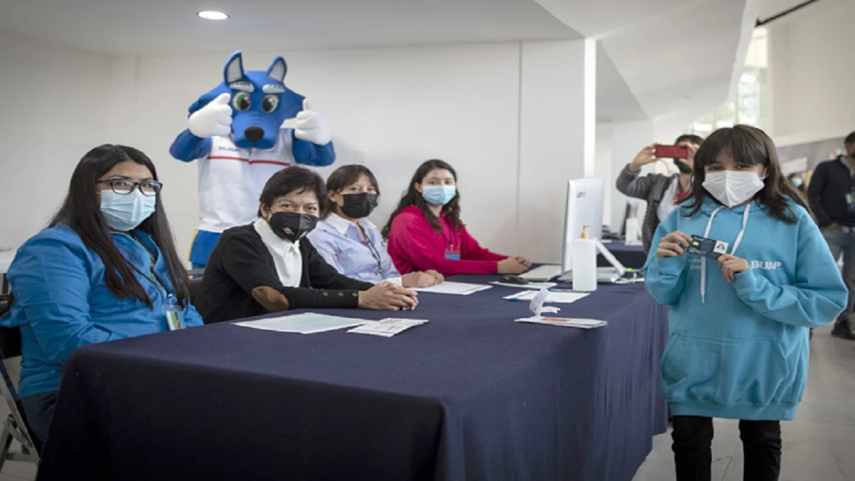 Hacen entrega de credenciales en la BUAP.